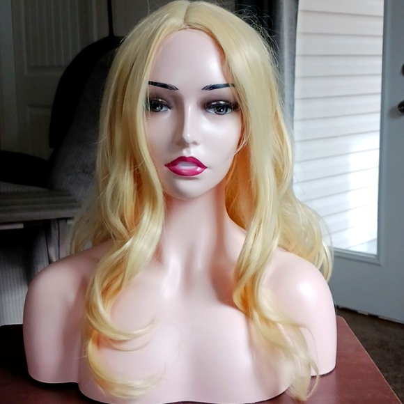 Long golden blonde wig - Picture 1 of 4